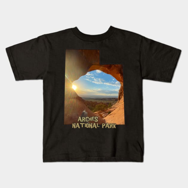 Utah Outline (Arches National Park - Partition Arch) Kids T-Shirt by gorff